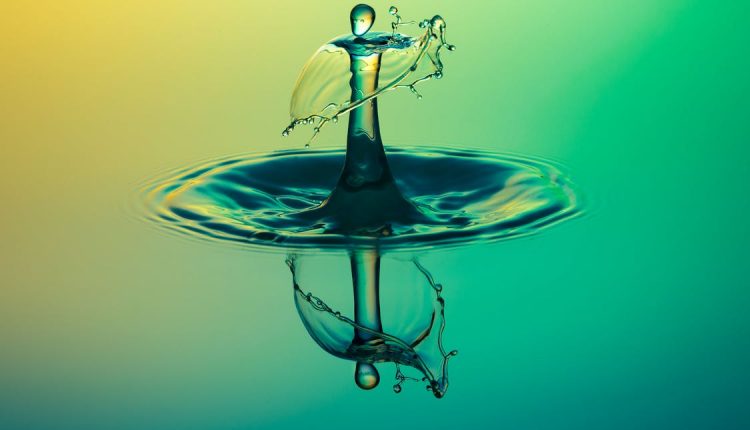 highspeed-photography-water-drop-of-water-alien-dance