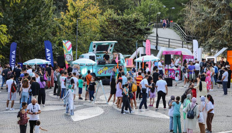 Şehre Dönüş Partisi, Nebi Birgi’nin sürpriz flashmob dans performansıyla katılımcılara unutulmayacak anlar yaşattı.