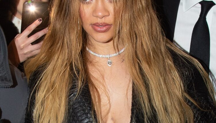 1706015225_Rihanna_in_Messika___Paris_Couture_Week