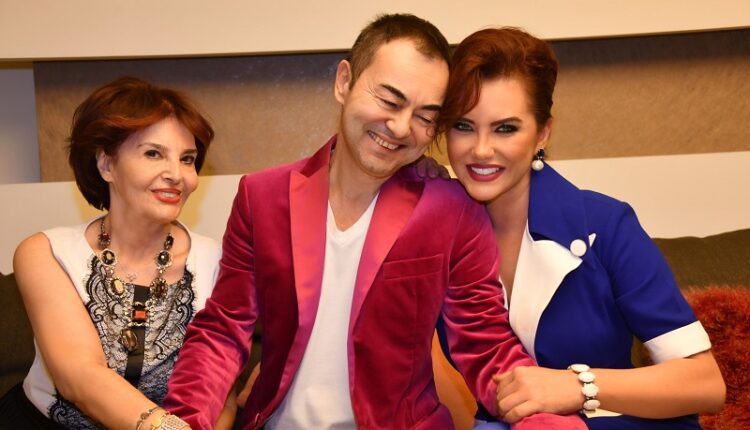 SERDAR ORTAÇ PSİKOLOĞU YELDA BAŞARAN VE ANNESİ NESRİN ORTAÇLA BİRLİKTE (1) x7