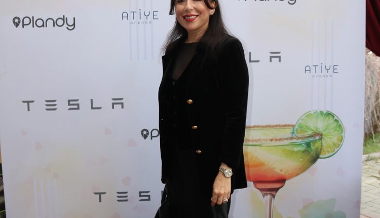 ela gürbüz (1)