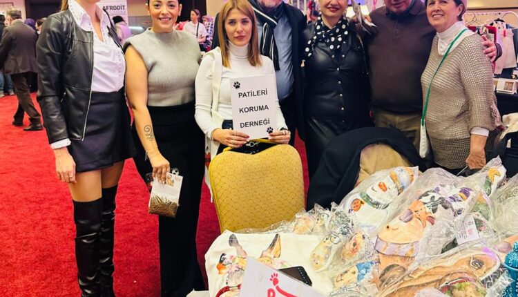 Patileri koruma derneği kurucusu İsmail Erdoğan – Çiğdem Mavili – Dernek Gönüllüsü Gonca Hanım – Sanatcı Arzu Ekmekçi ve eşi ile Uzat elini derneği başkanı Zekiye Özmut